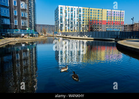 Una strada di Vesta e tessitori appartamento Quay isolati dal nuovo quartiere di Islington Marina, Ancoats, Manchester, Inghilterra, Regno Unito Foto Stock