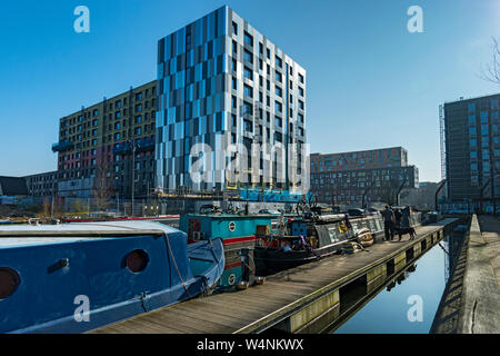 I Tessitori appartamento Quay il blocco in corso di ultimazione, dal campo di cotone marina Park, New Islington, Ancoats, Manchester, Inghilterra, Regno Unito Foto Stock