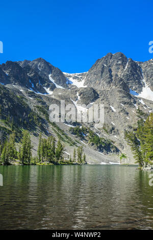 Minatore superiore al di sotto del lago sacajawea picchi nel beaverhead montagne vicino a Jackson, montana Foto Stock