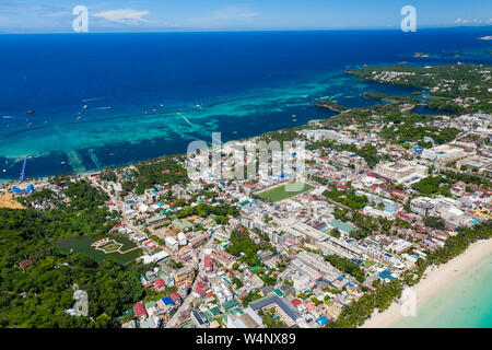 Il Boracay, Filippine - 18 giugno 2019: vista aerea dell'isola di Boracay nelle Filippine. Il Boracay è il più popolare isola turistica nel conteggio Foto Stock