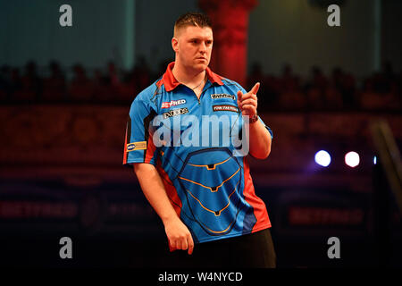 Imperatrice sala da ballo giardini invernali, Blackpool, Lancashire, Regno Unito. Il 24 luglio, 2019. 2019 Betfred World Matchplay freccette; Giorno Cinque; Daryl Gurney celebra la vincita di un credito di gamba: Azione Plus sport/Alamy Live News Foto Stock