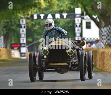 Andrew Howe-Davies, SCAT TIPO C Racer, Targa Florio, shootout finale, Goodwood Festival della velocità, 2019, Festival della velocità, velocità re, Motorsport le Re Foto Stock