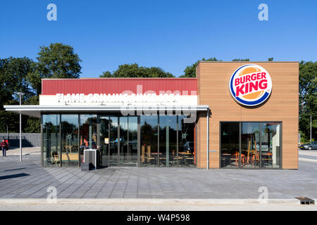 Burger King e un ristorante fast food in Spijkenisse, Paesi Bassi. Foto Stock