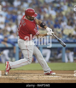 Luglio 23, 2019, Los Angeles, California, Stati Uniti d'America: Los Angeles Angeli Albert Pujols durante la loro stagione MLB gioco con i Los Angeles Dodgers martedì 23 luglio 2019 presso il Dodger Stadium di Los Angeles, California. Dodgers perdere agli angeli, 5-4. Armando Arorizo (credito Immagine: © Armando Arorizo/Prensa Internacional via ZUMA filo) Foto Stock