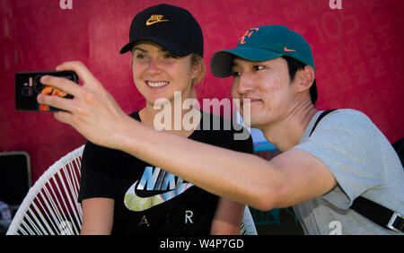 Elina Svitolina dell'Ucraina soddisfa i fan all'2019 Internazionale di Brisbane WTA Premier torneo di tennis Foto Stock