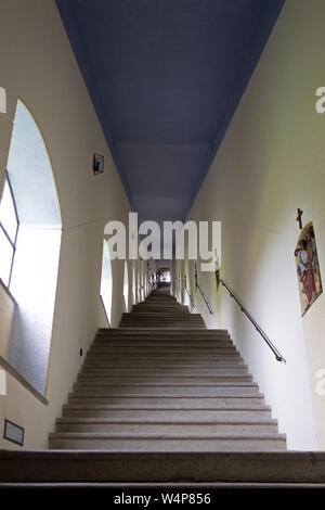 Chiostro della chiesa di pellegrinaggio Mariahilf, Passau, Bassa Baviera, Germania Foto Stock