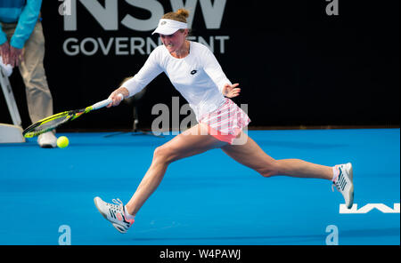 Aliaksandra Sasnovich della Bielorussia in azione durante il primo round del 2019 Sydney International WTA Premier torneo di tennis Foto Stock