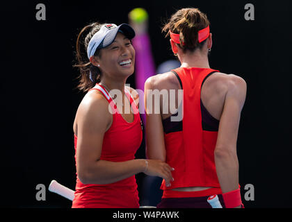 Priscilla Hon dell Australia & Ajla Tomljanovic dell Australia giocando raddoppia al 2019 Sydney International WTA Premier torneo di tennis Foto Stock