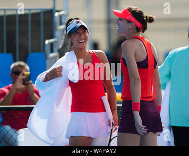 Priscilla Hon dell Australia & Ajla Tomljanovic dell Australia giocando raddoppia al 2019 Sydney International WTA Premier torneo di tennis Foto Stock