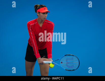 Ajla Tomljanovic di Australia in azione durante il primo round del 2019 Sydney International WTA Premier torneo di tennis Foto Stock