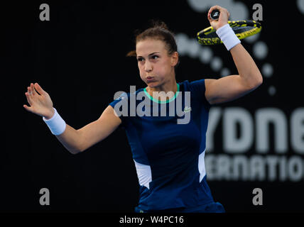 Bernarda Pera degli Stati Uniti in azione durante il primo round a 2019 Sydney International WTA Premier torneo di tennis Foto Stock