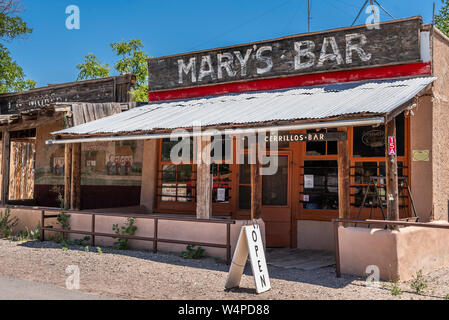 Mary's Bar, Cerrillos Bar sul sentiero turchese Scenic Byway, Cerrillos, Nuovo Messico, Stati Uniti d'America. Foto Stock