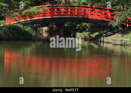 Il ponte nella Asian Garden a Sarah Duke Gardens in Durham, NC, Stati Uniti d'America Foto Stock