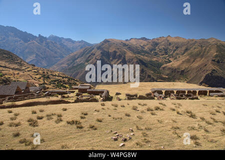 Vista del telecomando rovine Inca di Huchuy Qosqo ("poco Cuzco'), la Valle Sacra, Perù Foto Stock