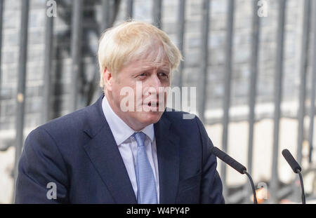 Londra, Regno Unito. Il 24 luglio, 2019. Il nuovo Primo Ministro Boris Johnson parla di media al di fuori del numero 10 di Downing Street a Londra. Credito: SOPA Immagini limitata/Alamy Live News Foto Stock