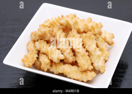 Giapponese tradizionale snack food, Nejirinbo biscotti fritti Foto Stock