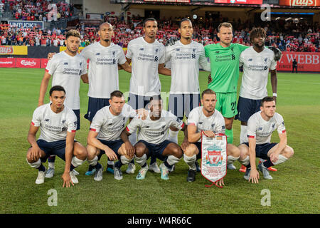 New York, NY - Luglio 24, 2019: Liverpool FC a partire undici pongono prima di pre-stagione partita contro Sporting CP allo Yankee Stadium Foto Stock