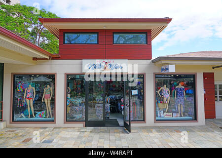 MAUI, HI -6 APR 2018- Vista dei Whalers Village, un punto di riferimento all'aperto centro commerciale su Kaanapali Beach sulla sponda occidentale dell'isola hawaiana di M Foto Stock