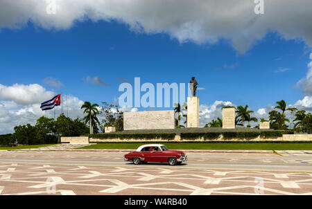 Di fronte al mausoleo di Che Guevara, Santa Clara Foto Stock