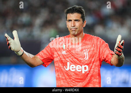 Gianluigi Buffon della Juventus F.C. reagisce come egli compete contro Inter Milano durante il 2019 International Champions Cup torneo di calcio in città di Nanjing East cinese della provincia di Jiangsu, 24 luglio 2019. La Juventus battere Arch Rivals Inter Milano attraverso un emozionante pena shootout per andare 5-4 sull'aggregato internazionale in Champions Cup qui il mercoledì dopo aver giocato fuori un pareggio nel tempo regolare. Foto Stock