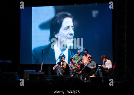 Camaiore, Italia. Il 24 luglio, 2019. La band italiana EX-OTAGO sul palco del festival gaber a Camaiore. Credito: Stefano Dalle Luche/Pacific Press/Alamy Live News Foto Stock