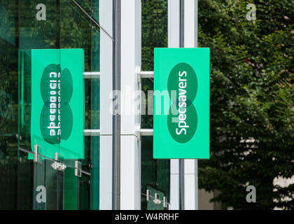 Londra, Regno Unito, 17 luglio 2019, Specsavers segno Foto Stock