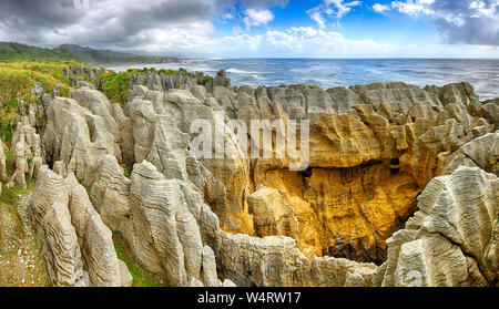 Pancake Rocks, Nuova Zelanda - panorama HDR Foto Stock