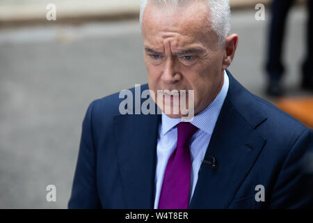 Londra, UK, 24 luglio 2019,Huw Edwards al di fuori di Downing Street come Theresa Maggio lascia per il tempo finale. Foto Stock