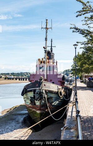 Rimorchiatore Ionia, originariamente per essere trovati sul Fiume Tamigi, ora ormeggiato sul fiume Torridge a Bideford, Devon, Regno Unito Foto Stock