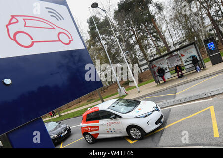 Auto autonoma test sul campus della Madrillet, a Saint-Etienne-du-Rouvray (Normandia, Francia settentrionale) su 2019/03/28. Il Metropole Rouen Normandi Foto Stock