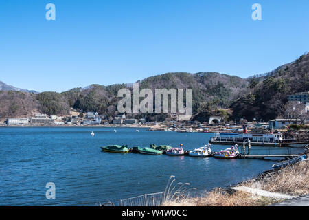 Yamanashi, Giappone - 24 Marzo 2019 : Vista Lago Kawaguchi s la seconda più grande del Fuji cinque laghi in termini di area di superficie e si trova a th Foto Stock