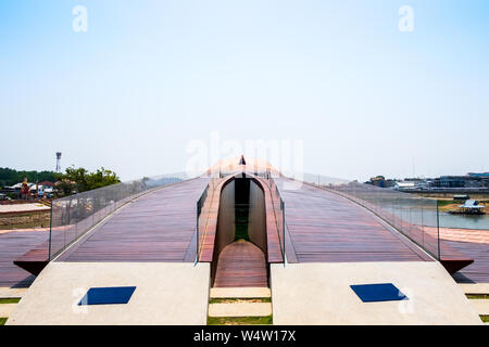 Nakhon Sawan, Tailandia - 12 Aprile 2019: Vista di Pasan, il memorial building per l'origine del Fiume Chao Phraya in Nakhon Sawan, Thailandia. Questo è t Foto Stock