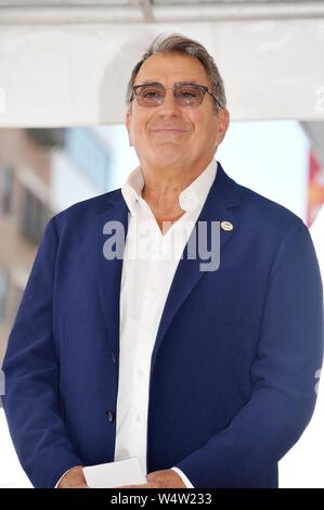 Kenny Ortega alla cerimonia di induzione per la stella sulla Hollywood Walk of Fame per Kenny Ortega, Hollywood Boulevard, Los Angeles, CA Luglio 24, 2019. Foto Da: Michael Germana/Everett Collection Foto Stock