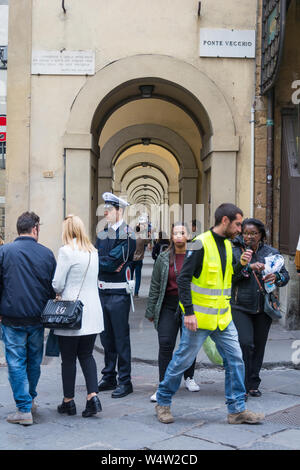 Firenze, Italia - 12 Maggio 2019: arcate del Corridoio Vasariano (Corridoio Vasariano) in Firenze, Toscana, Italia. Foto Stock