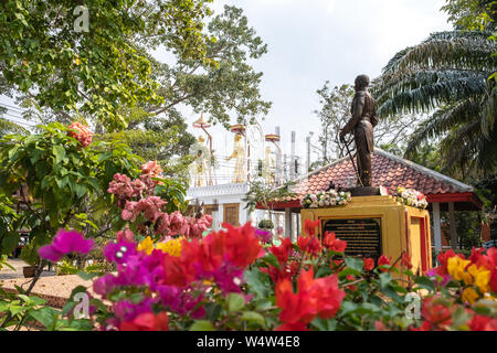 Chai Nat, Tailandia - 12 Gennaio 2019: Il locale iconico hot-spot vista di Ammiraglio di Sua Altezza Reale il Principe Jumbhorn Khet Udomsak monumento al Wat Pakkl Foto Stock