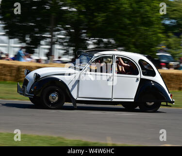 Citroen 2CV, Goodwood Festival della velocità, velocità re, Motorsport di registrare gli interruttori automatici, Festival della velocità, 2019, Motorsports, automobili, automobili, entertai Foto Stock