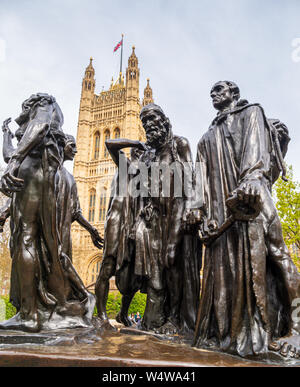 I Borghesi di Calais, opera dello scultore francese Auguste Rodin, nella torre di Victoria Gardens LONDRA Foto Stock