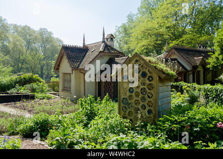 Isola d'anatra Cottage, che serve come gli uffici di Londra Parchi e giardini storici fiducia in St James Park, Londra. Foto Stock