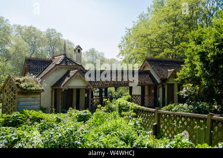 Isola d'anatra Cottage, che serve come gli uffici di Londra Parchi e giardini storici fiducia in St James Park, Londra. Foto Stock