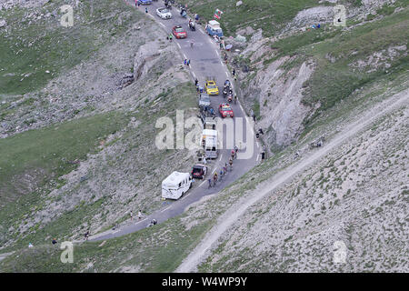 Valloire- 25-07-2019, ciclismo, stadio 18 etappe 18, Embrun - Valloire, il peloton durante la salita del Col du Galibier Foto Stock