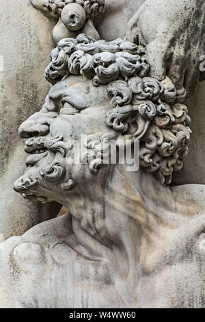 Firenze, Italia - 12 Maggio 2019: Statua di Ercole. Ercole uccide l'incendio respirazione monster Caco. Capolavoro dello scultore Baccio Bandinelli. Ancien Foto Stock