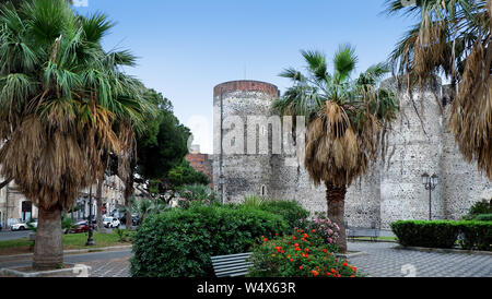 Famoso Castello Ursino, antico castello di Catania, Sicilia, Italia Meridionale Foto Stock