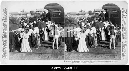 Presidente McKinley's prima fermata sul confine messicano--Del Rio, Texas, scheda Stereo, Underwood & Underwood, 1901 Foto Stock