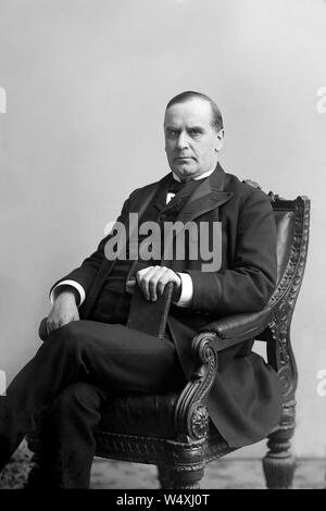 William McKinley (1843-1901), 25° Presidente degli Stati Uniti, 1897-1901 seduto ritratto, fotografia di Charles Milton Bell, tra 1877 e 1889 Foto Stock