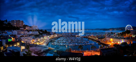 GB - DEVON: Torquay Harbour di notte, Riviera Inglese (HDR-immagine) Foto Stock