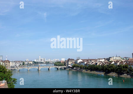 Una vista della skyline di Basilea dal Palatinato la visualizzazione di terrazza, Svizzera Foto Stock