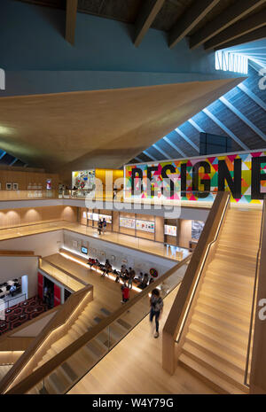 Londra, Regno Unito, 18 luglio 2019, interno del Museo del Design di Kensington Foto Stock