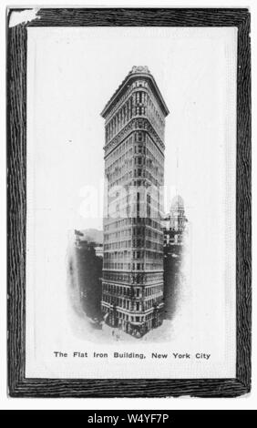 Incisi cartolina del Flatiron Building a 175 Fifth Avenue, Manhattan, New York City, 1910. Dalla Biblioteca Pubblica di New York. () Foto Stock