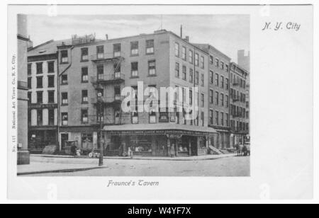 Incisi cartolina del Fraunces Tavern a 54 perla e ampie strade, un museo storico e ristorante in New York City, Pubblicato da Arte Nazionale opinioni Co, 1905. Dalla Biblioteca Pubblica di New York. () Foto Stock