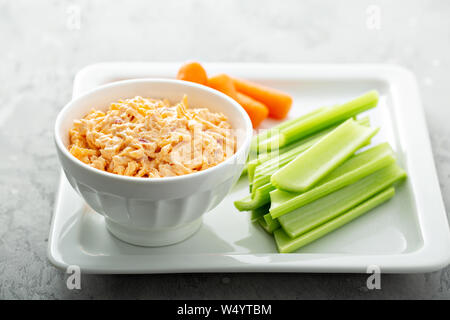 Pimento formaggio con il sedano e la carota bastoni Foto Stock